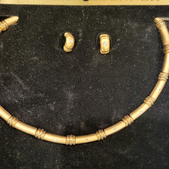 Lot of 4 sets of Vintage Bijoux Terner Pierced Earrings and Necklace Gold Tone - Picture 6 of 6